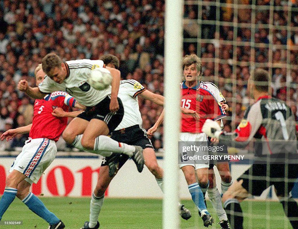 比埃尔霍夫（1996年欧洲杯决赛，头球破门瞬间）