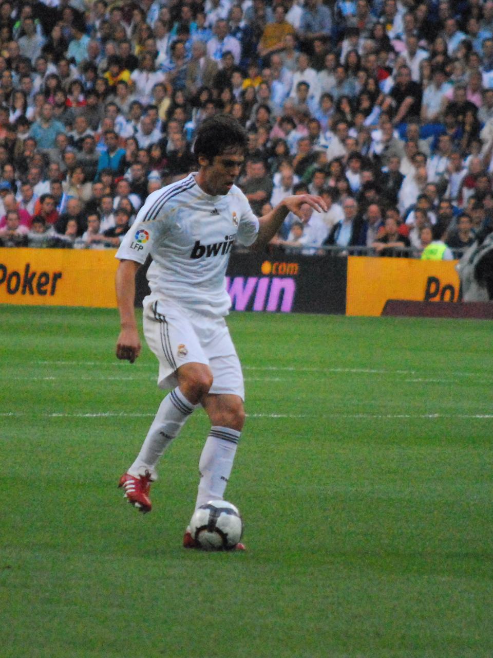 卡卡（皇家马德里时期，带球突破）