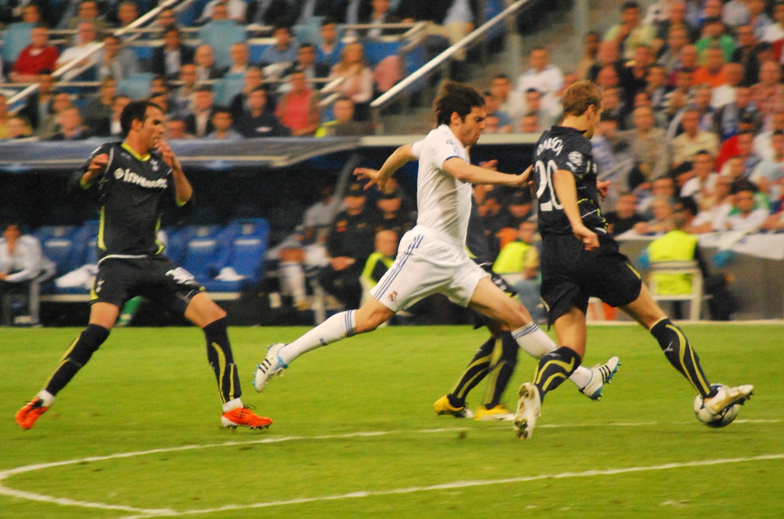 卡卡（皇家马德里时期，标志性的持球加速突破）