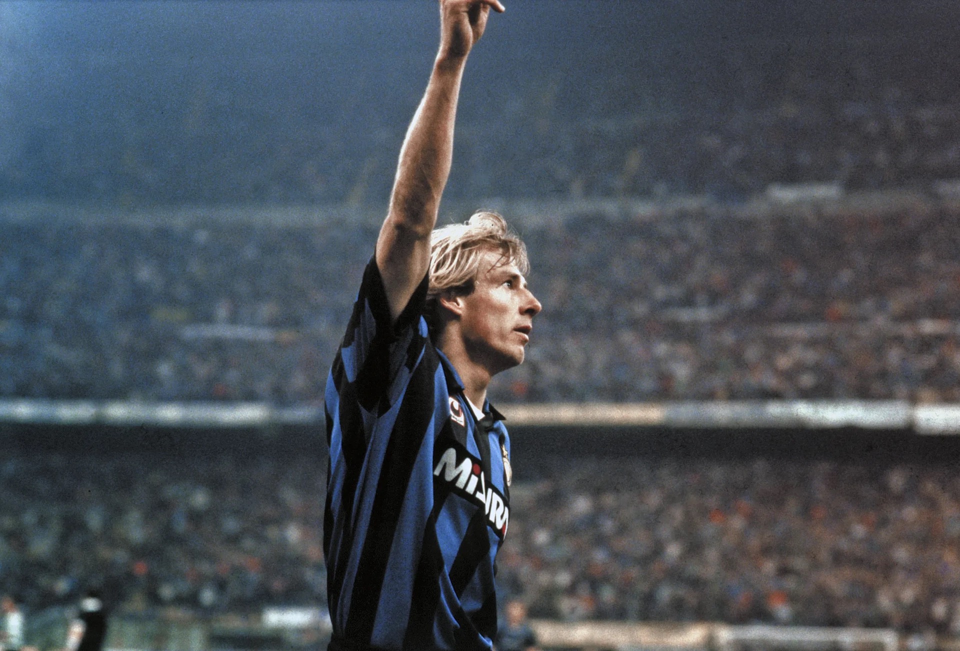 克林斯曼：金色轰炸机的轨迹与坐标