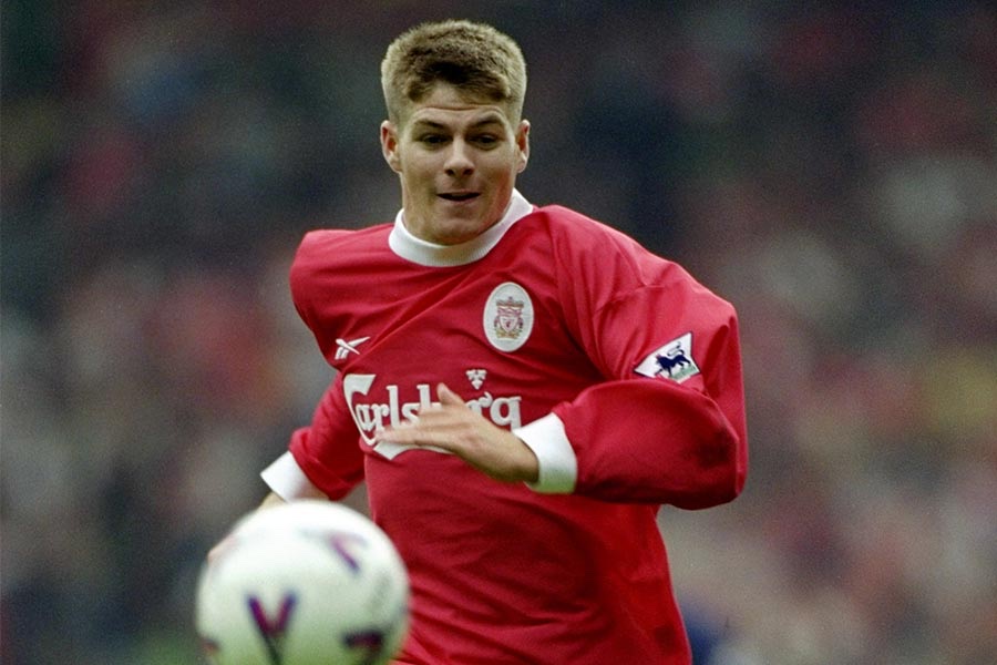 杰拉德（1999 年利物浦早期生涯，在安菲尔德对阵曼联）