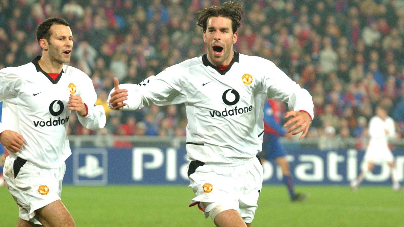 范尼（曼联欧冠客场对阵巴塞尔，进球后与吉格斯奔跑庆祝）