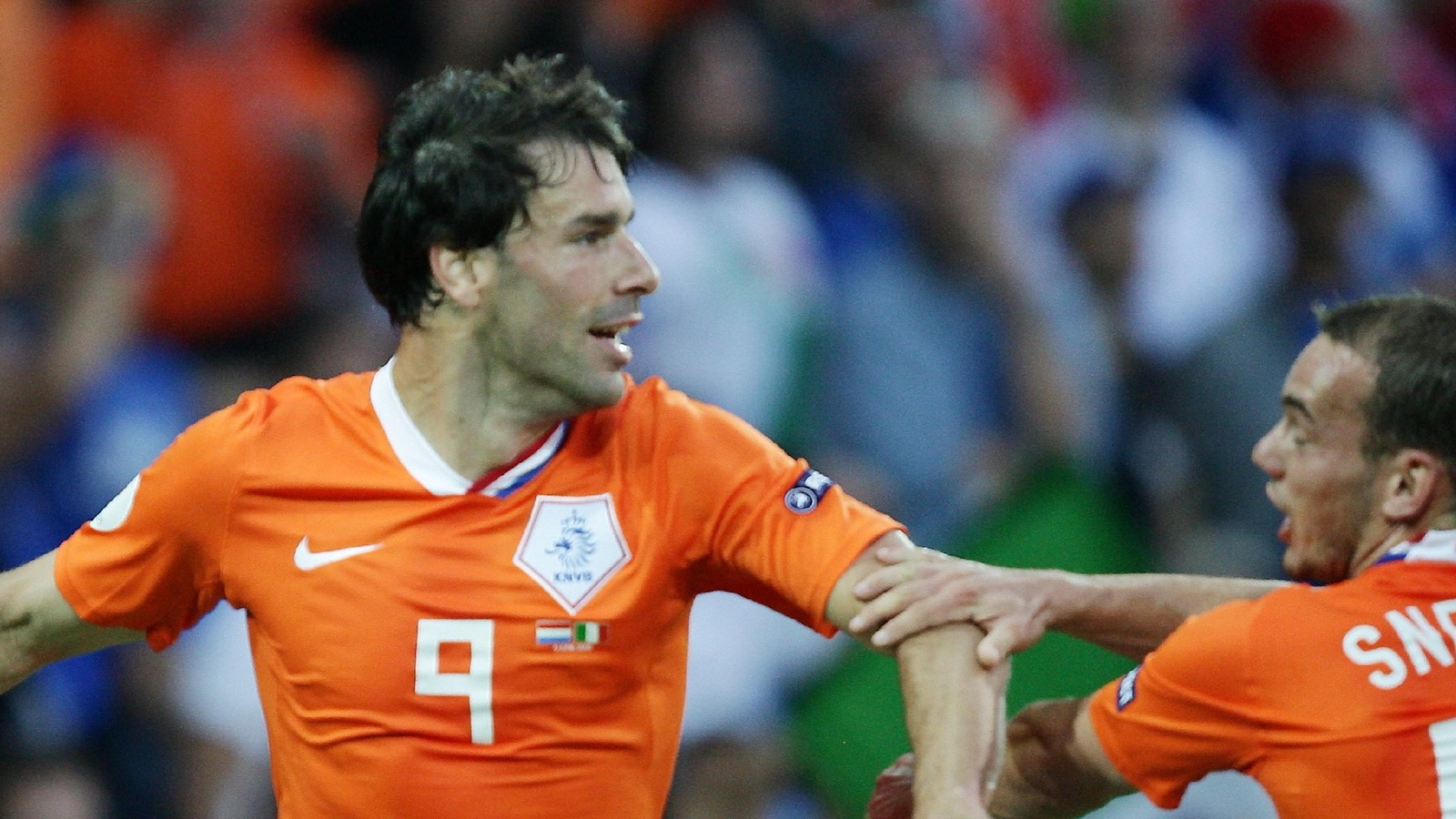 范尼（2008 年欧洲杯小组赛对阵意大利，进球后与斯内德庆祝）